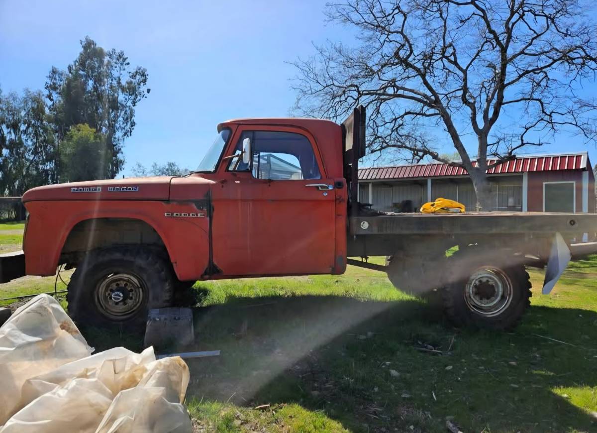 Dodge-power-wagon-1964-orange-2