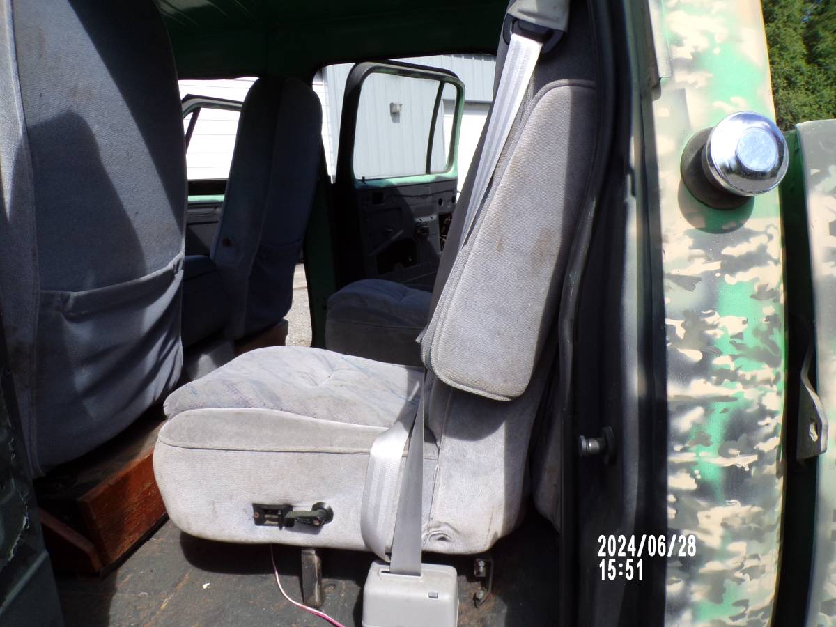 Dodge-power-wagon-diesel-1977-custom-9