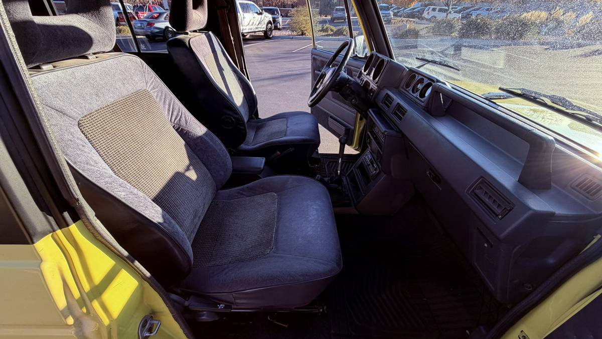 Dodge-raider-1989-yellow-1