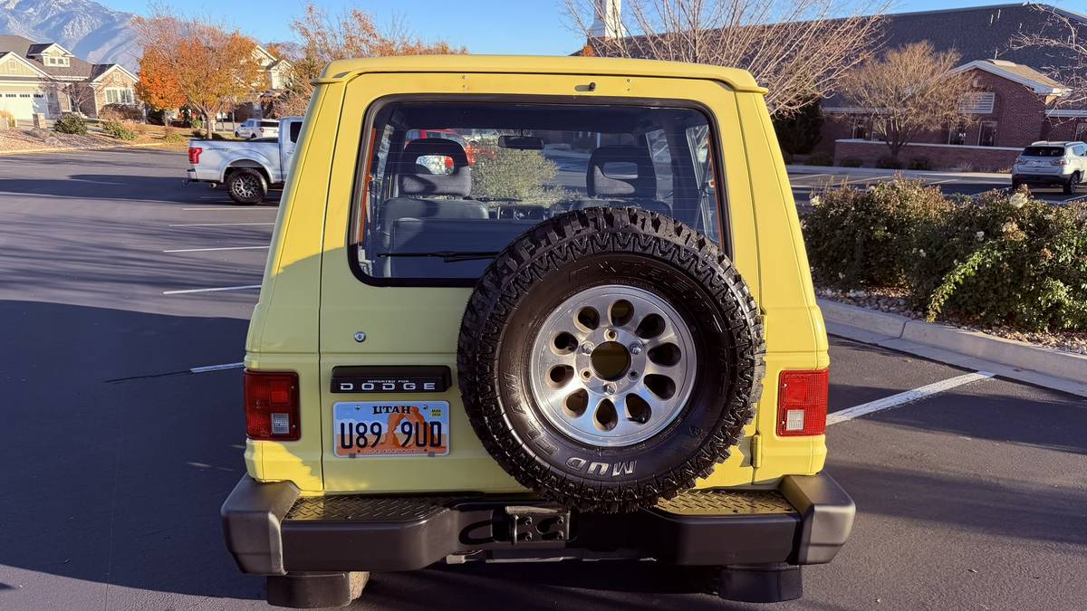 Dodge-raider-1989-yellow-10