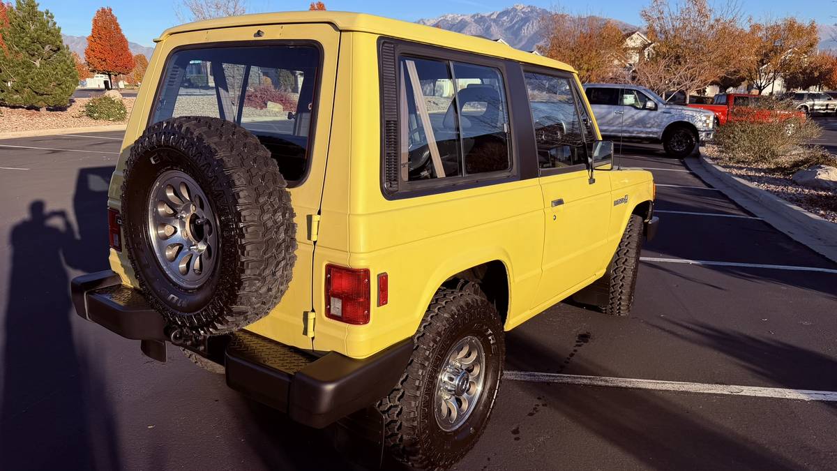 Dodge-raider-1989-yellow-11