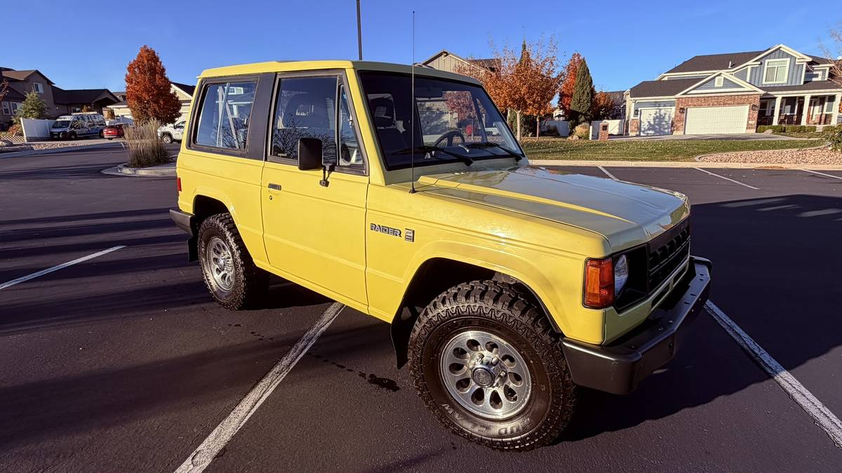 Dodge-raider-1989-yellow-13