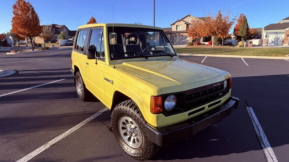 Dodge-raider-1989-yellow-14