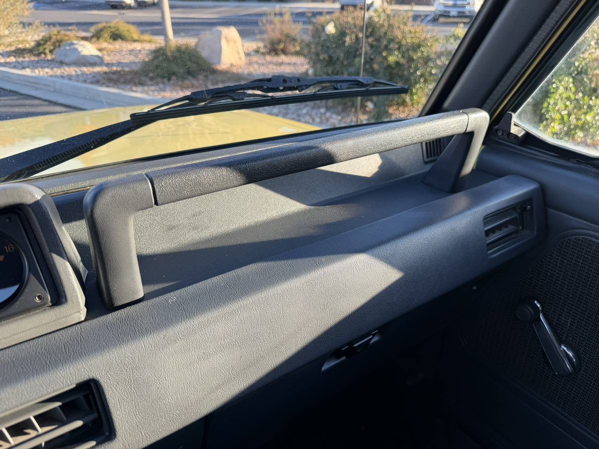 Dodge-raider-1989-yellow-15