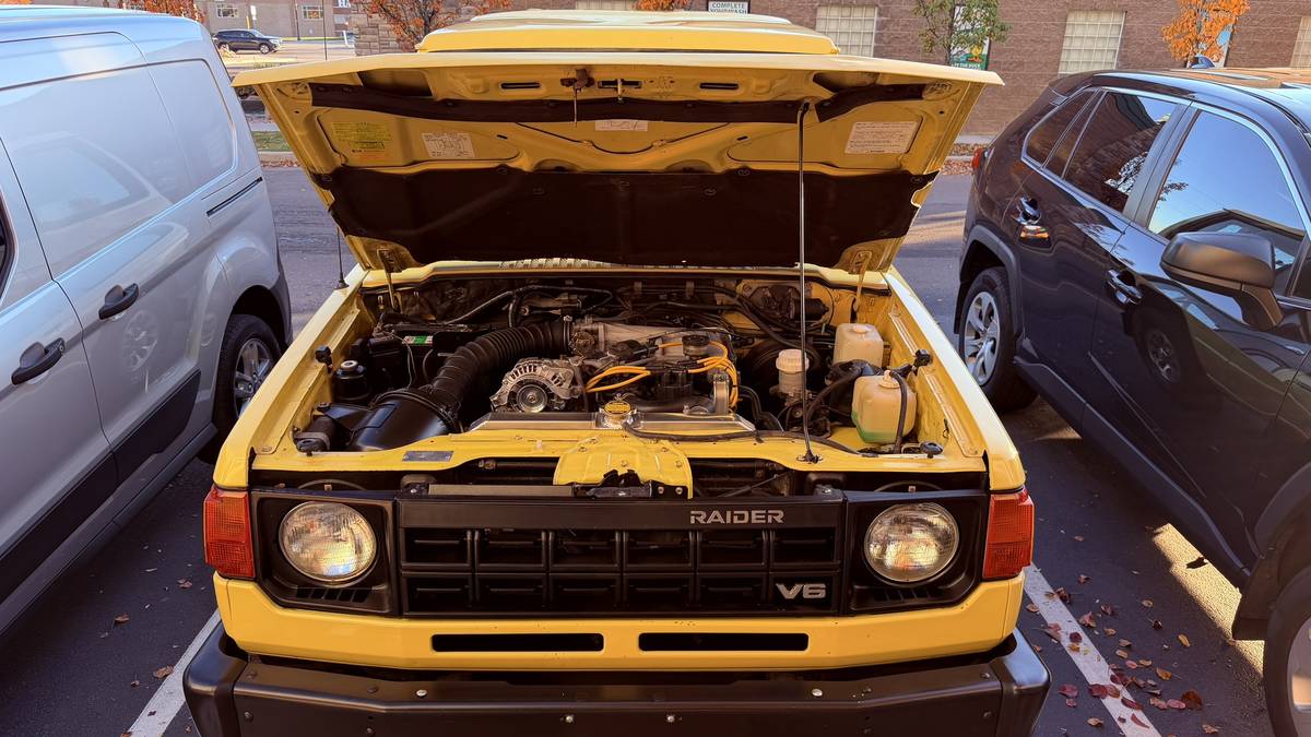 Dodge-raider-1989-yellow-17