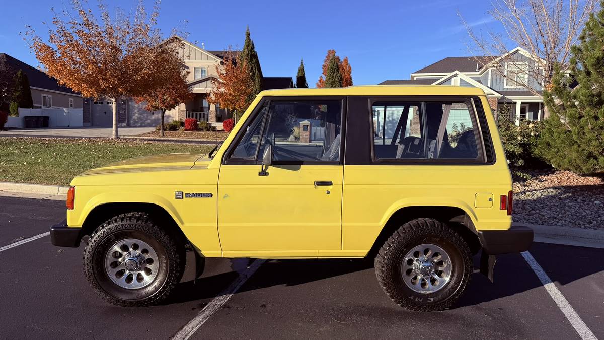 Dodge-raider-1989-yellow-2