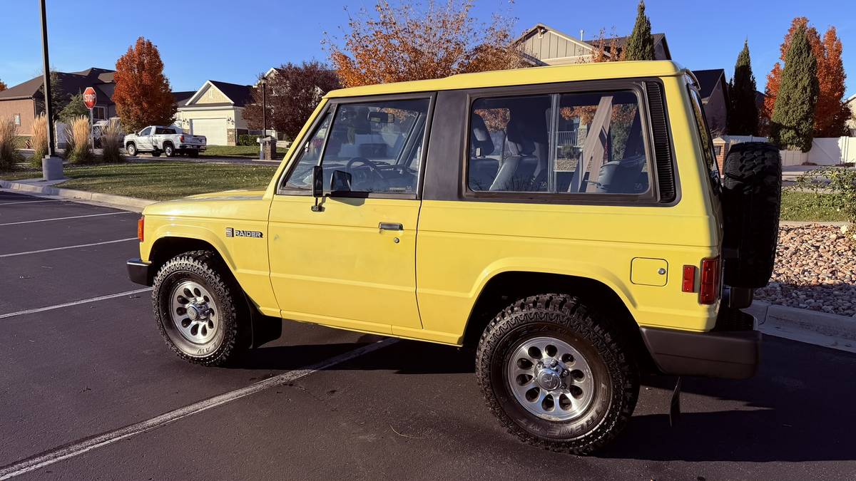 Dodge-raider-1989-yellow-3