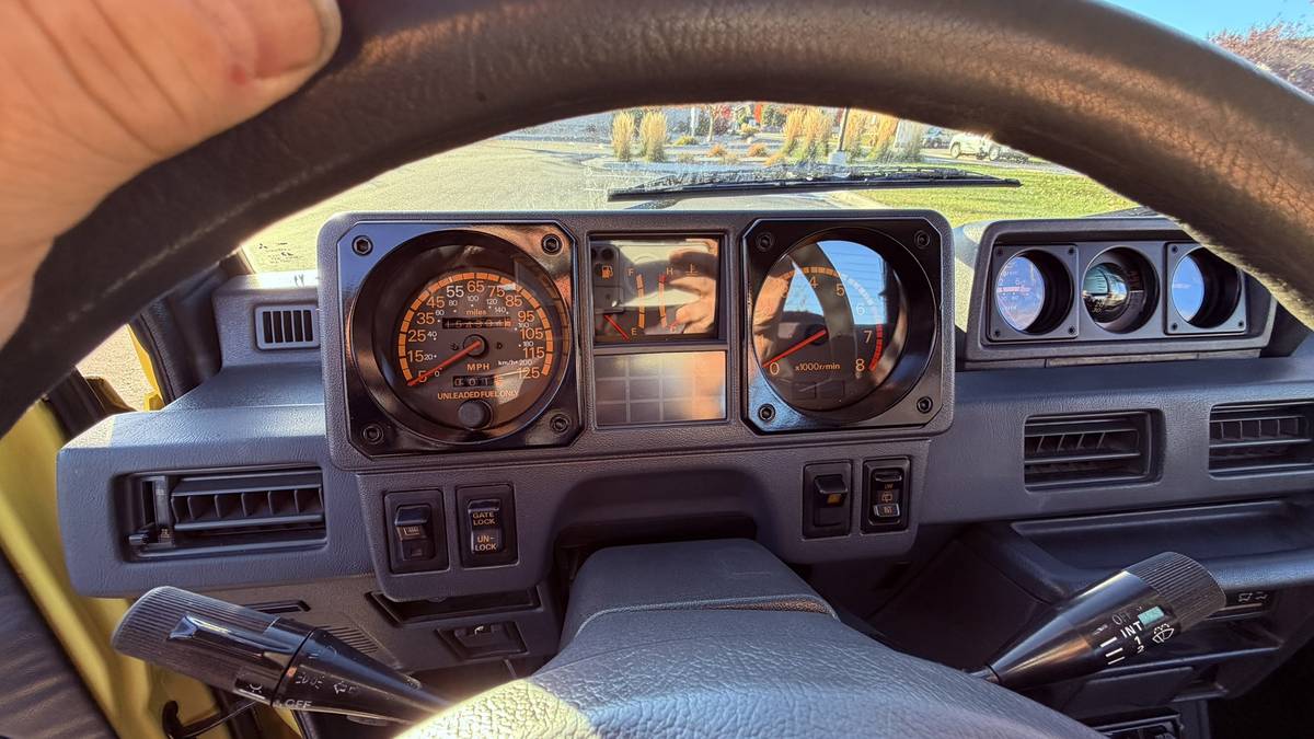 Dodge-raider-1989-yellow-7