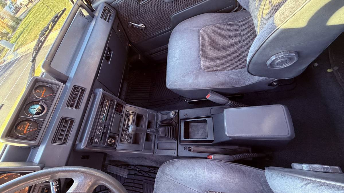 Dodge-raider-1989-yellow-8