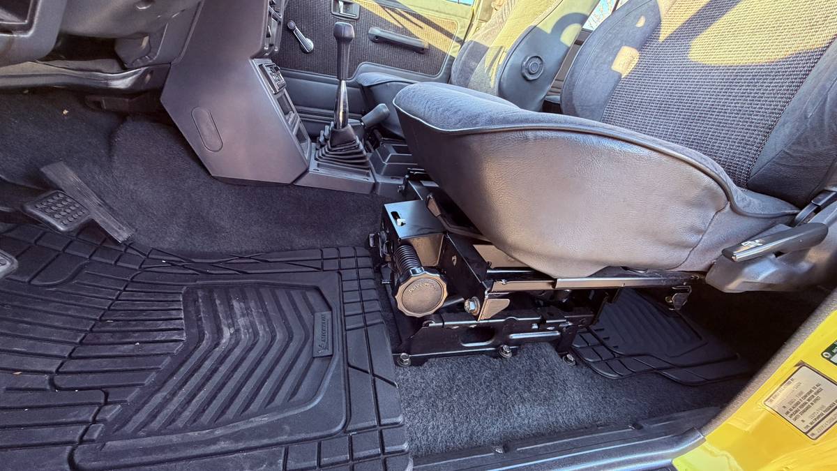 Dodge-raider-1989-yellow-9