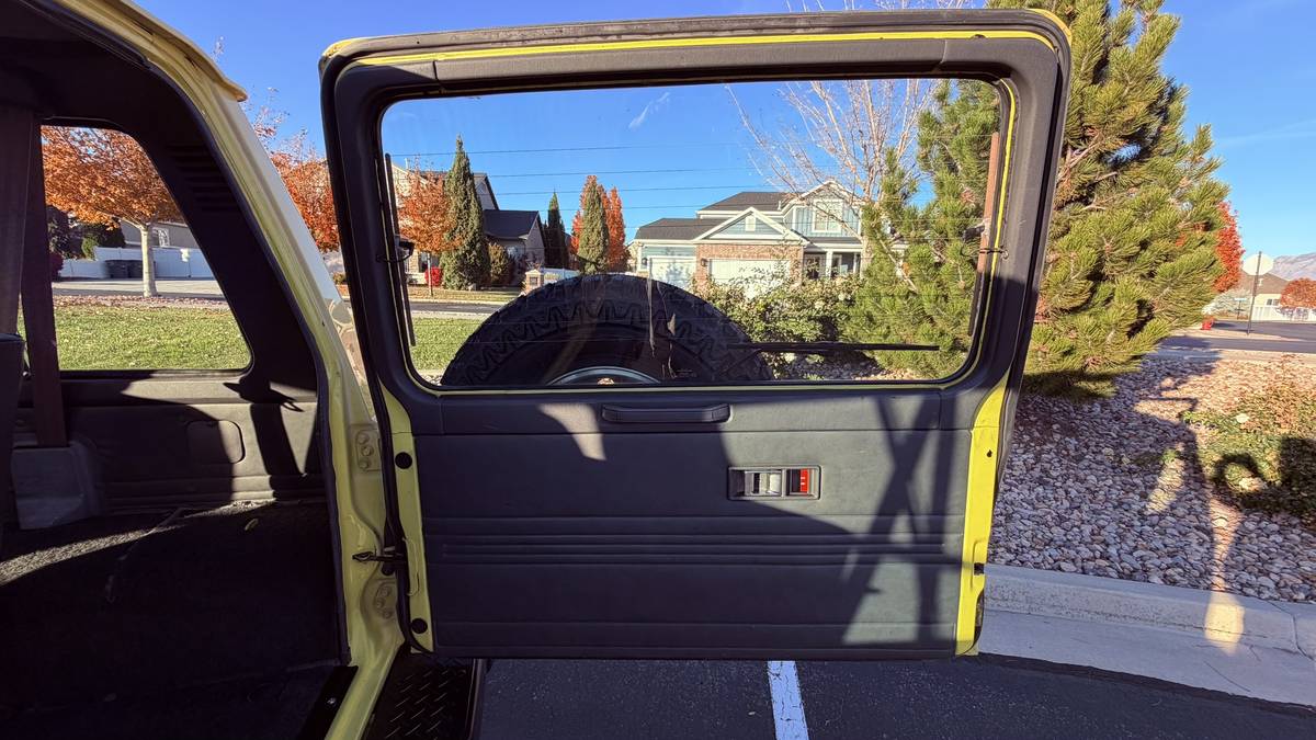 Dodge-raider-1989-yellow
