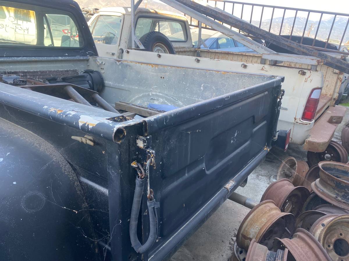 Dodge-ram-1500-1984-black-10