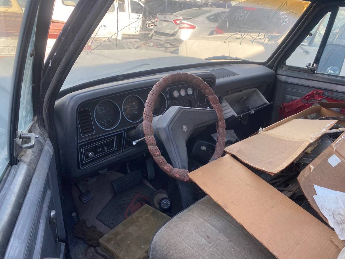 Dodge-ram-1500-1984-black-2