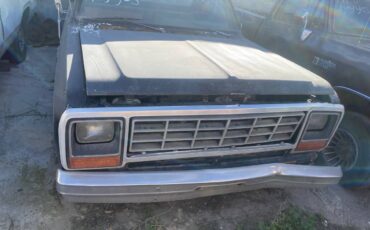 Dodge-ram-1500-1984-black