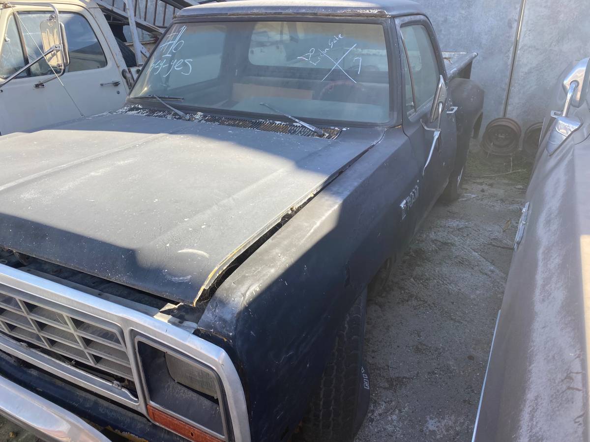 Dodge-ram-1500-1984-black-5
