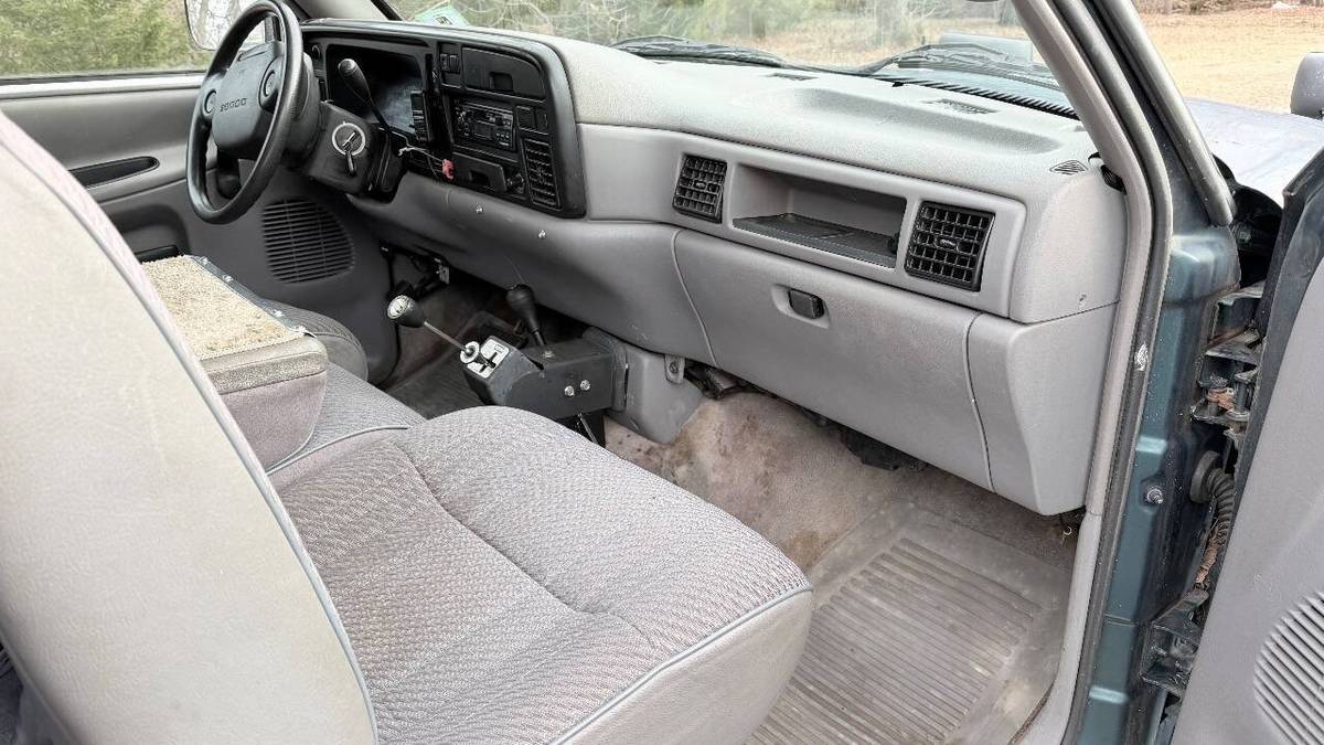 Dodge-ram-1500-1995-11