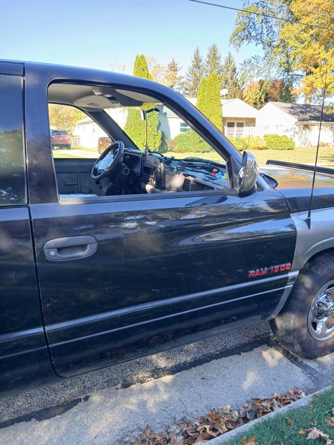 Dodge-ram-1500-1996-black-4