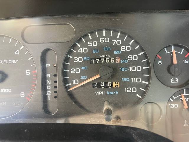 Dodge-ram-1500-1996-white-1