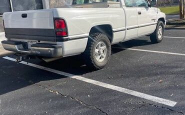 Dodge-ram-1500-1996-white