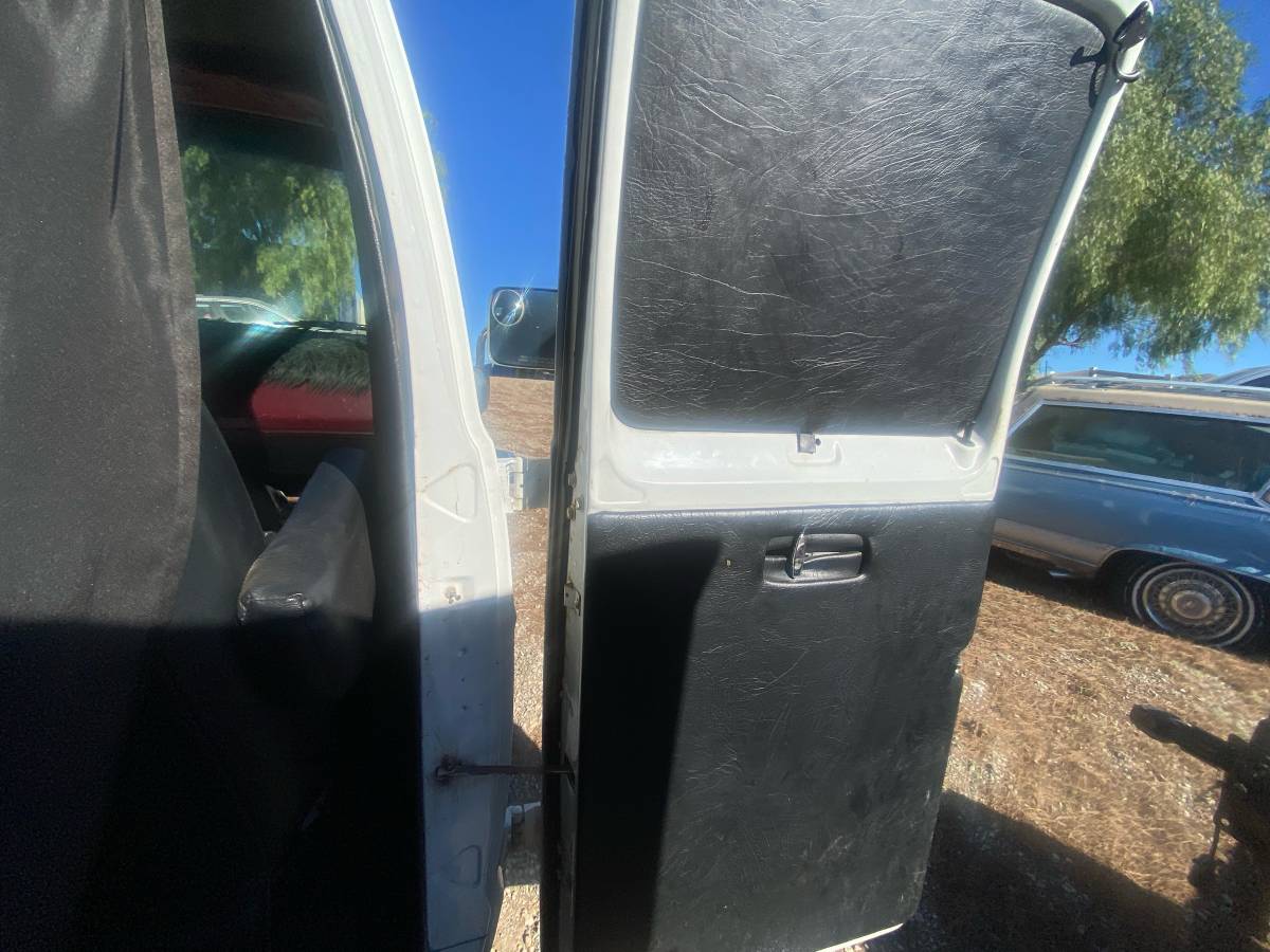 Dodge-ram-1991-white-14