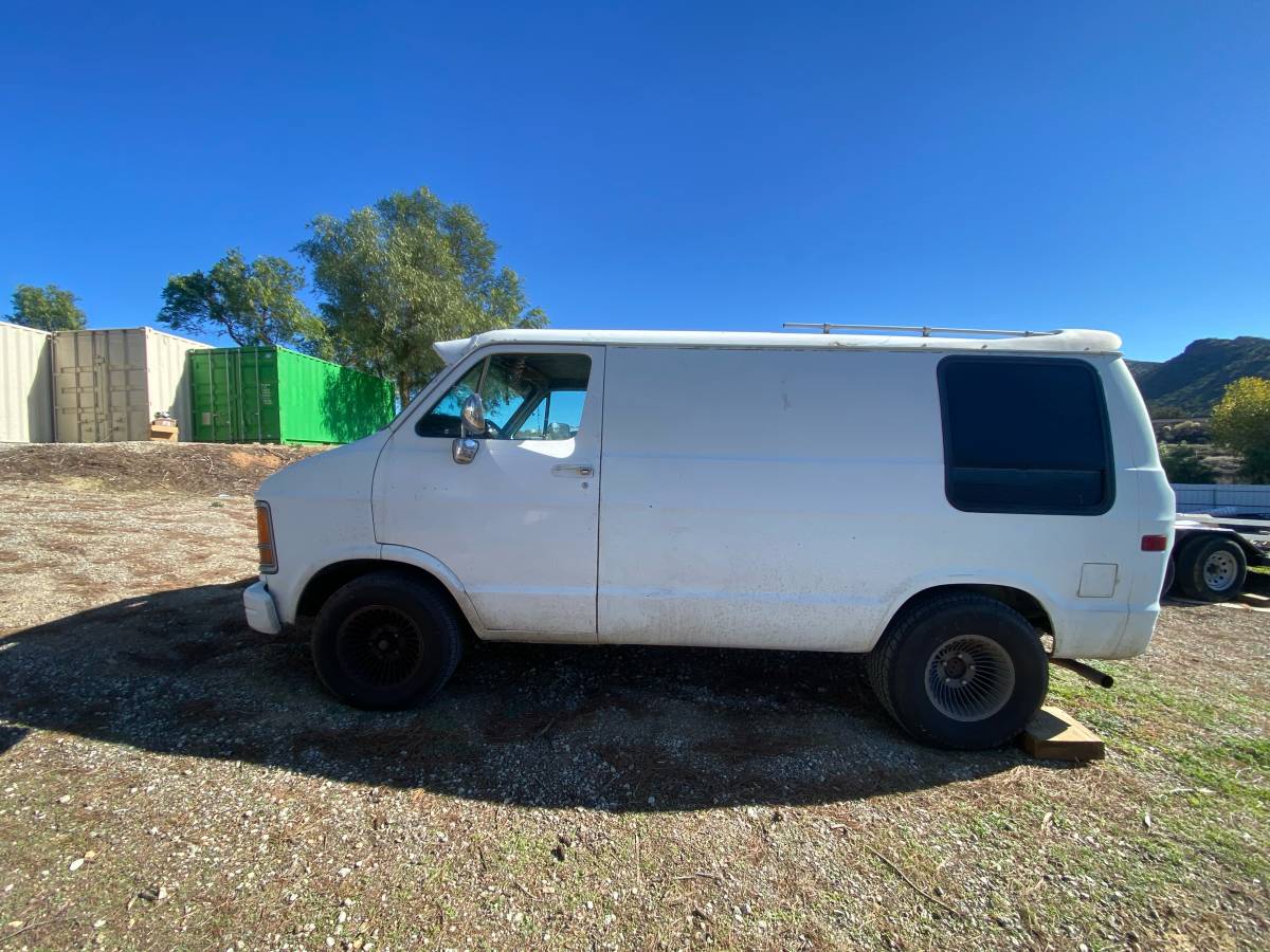 Dodge-ram-1991-white-2
