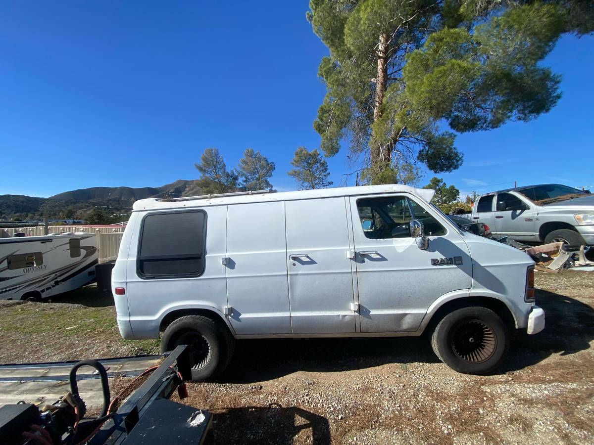 Dodge-ram-1991-white-9
