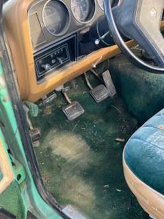 Dodge-ram-250-custom-1985-green-4