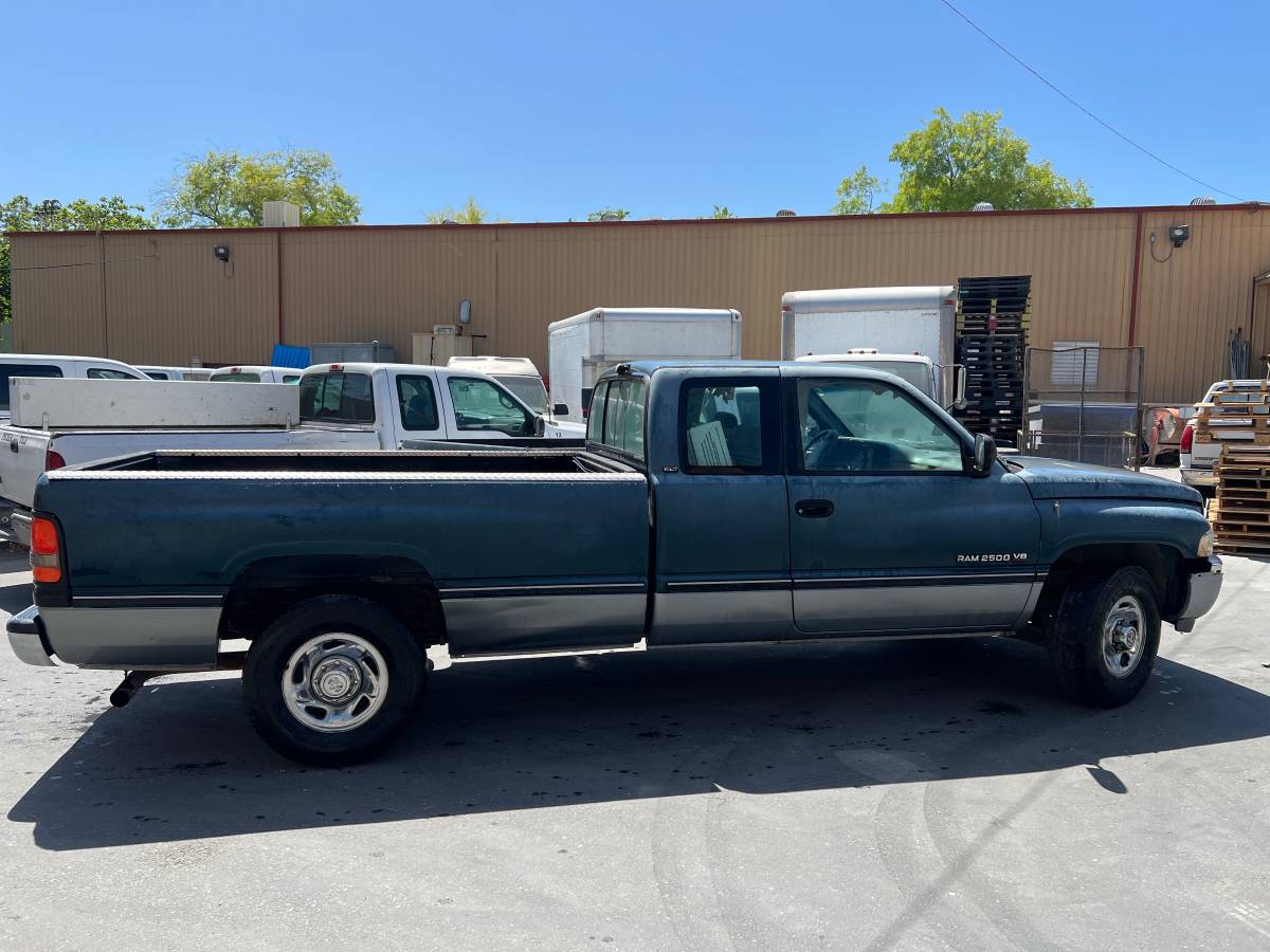 Dodge-ram-2500-1995-green-3