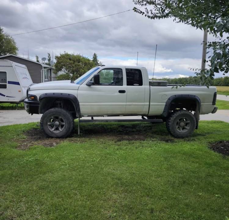 Dodge-ram-2500-4x4-diesel-1996-white-1