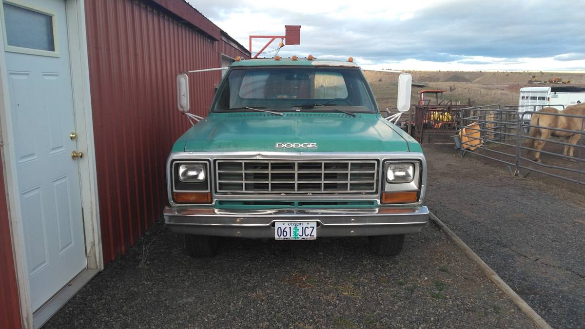 Dodge-ram-3500-1985-green-2