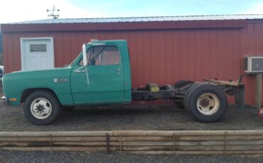 Dodge-ram-3500-1985-green-3