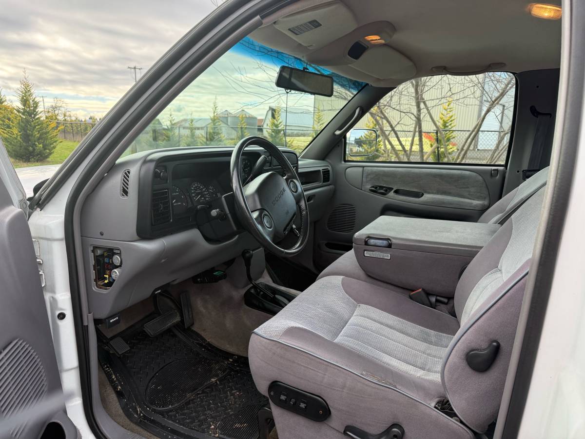 Dodge-ram-3500-1996-white-1