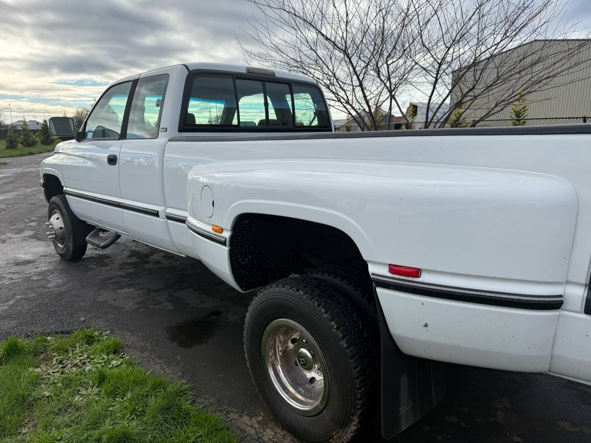 Dodge-ram-3500-1996-white-4