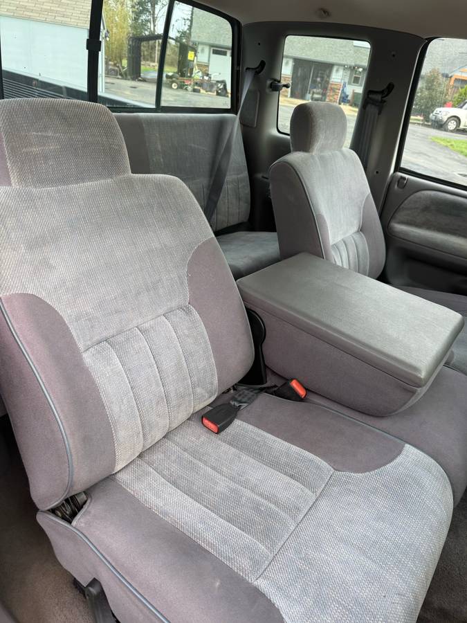 Dodge-ram-3500-1996-white-5