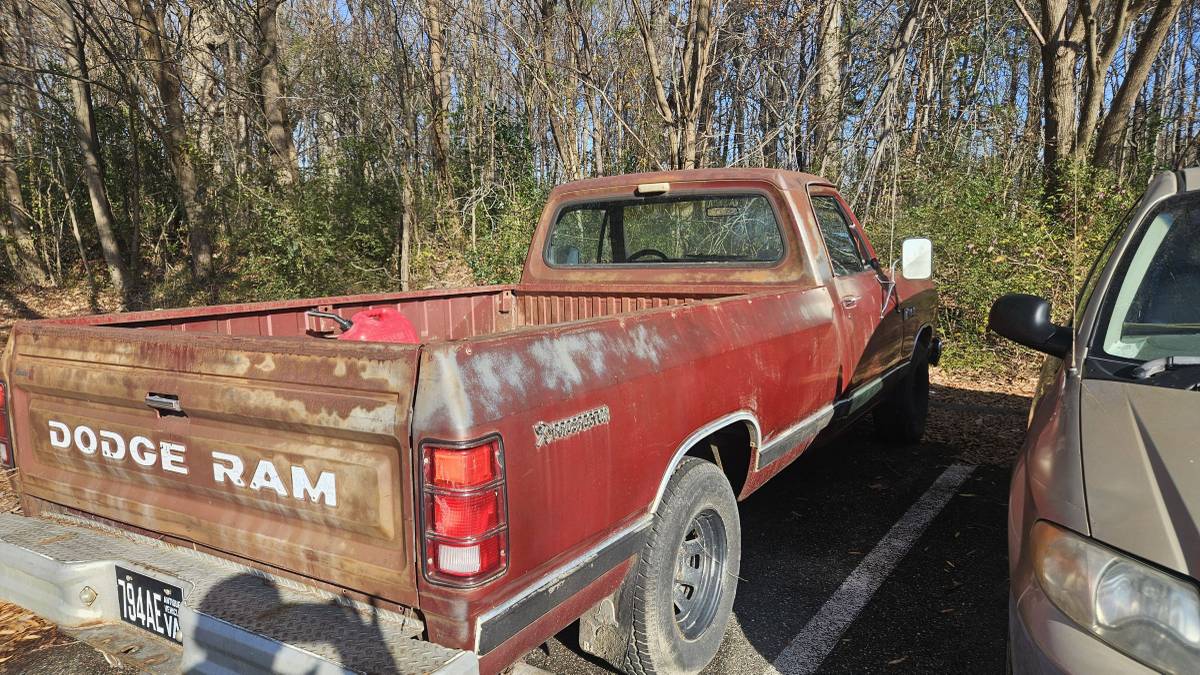 Dodge-ram-b-150-1985-custom