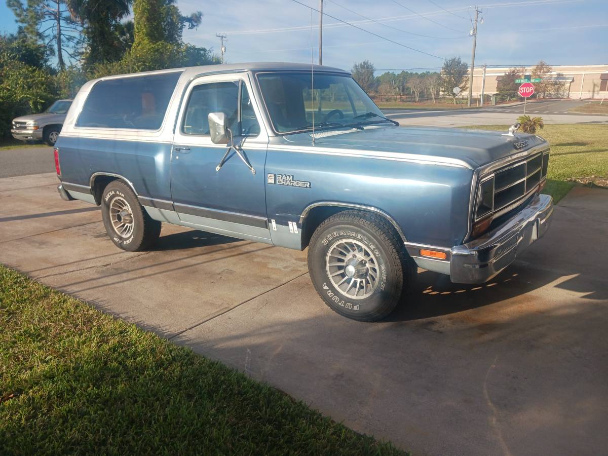 Dodge-ram-charger-1986-blue-10