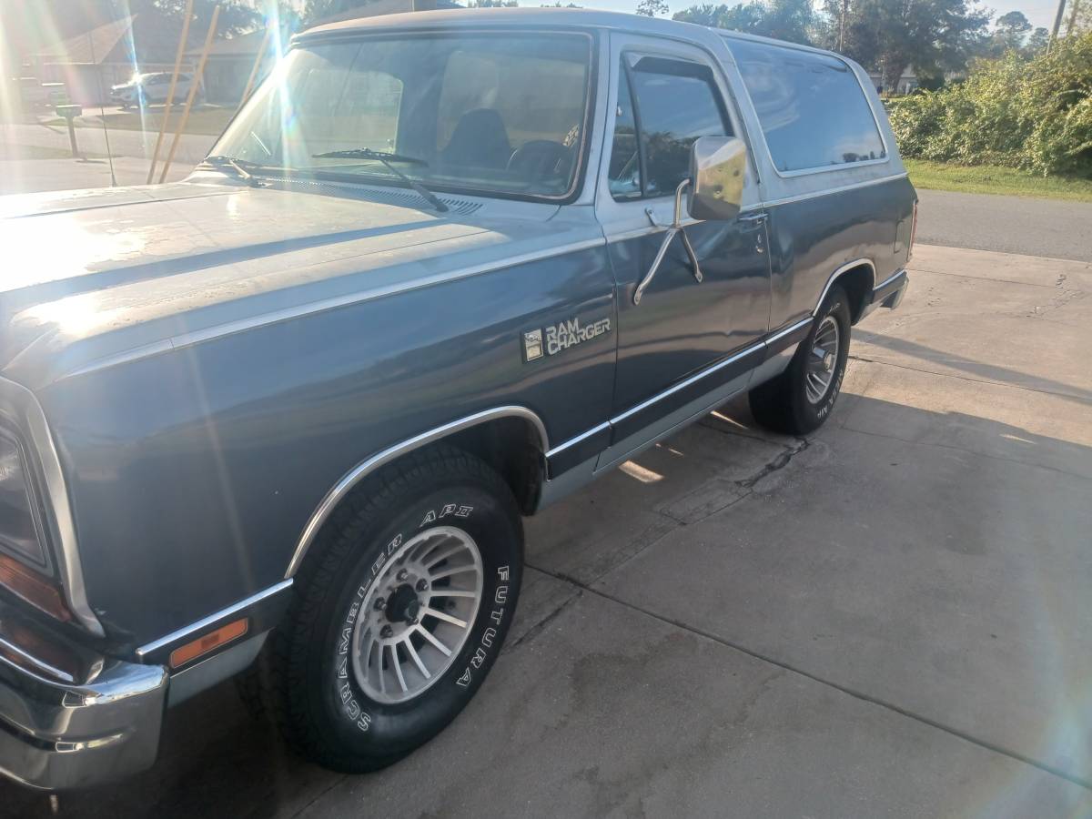 Dodge-ram-charger-1986-blue-11