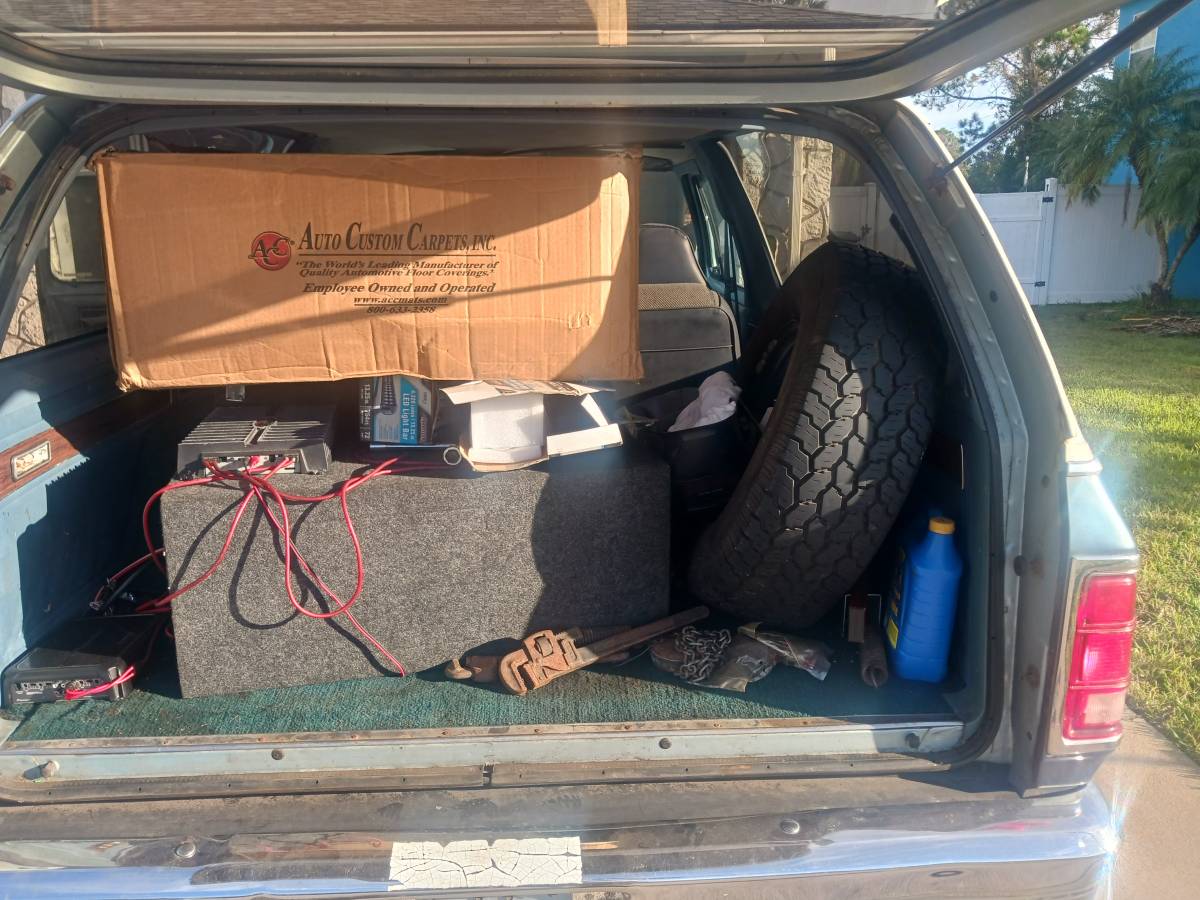 Dodge-ram-charger-1986-blue-2