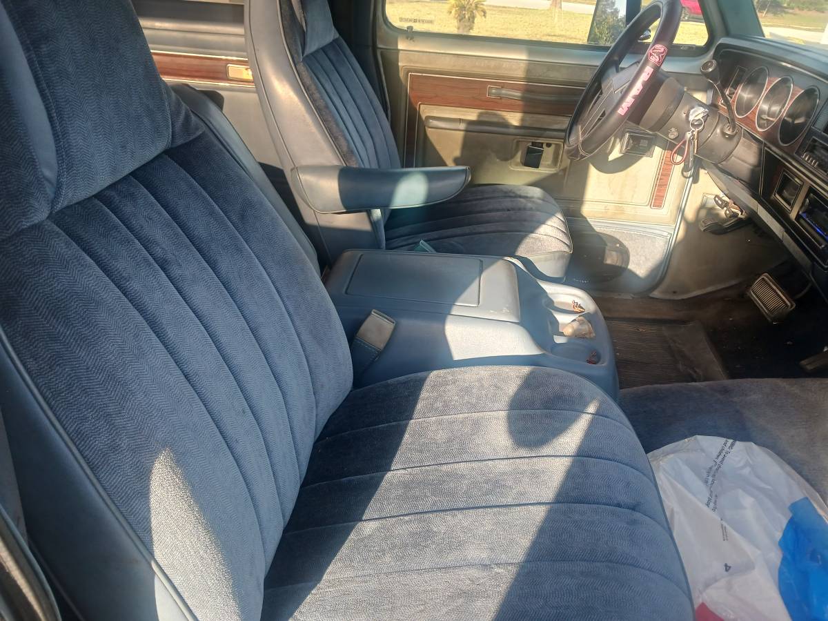 Dodge-ram-charger-1986-blue-9