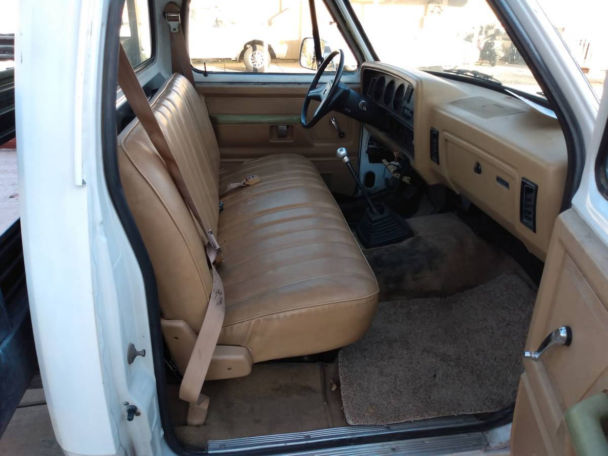 Dodge-ram-d100-1988-white-1