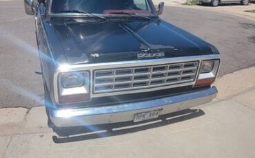 Dodge-ram-d150-1984-black-1