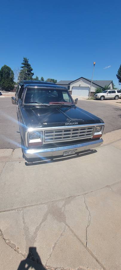 Dodge-ram-d150-1984-black-1