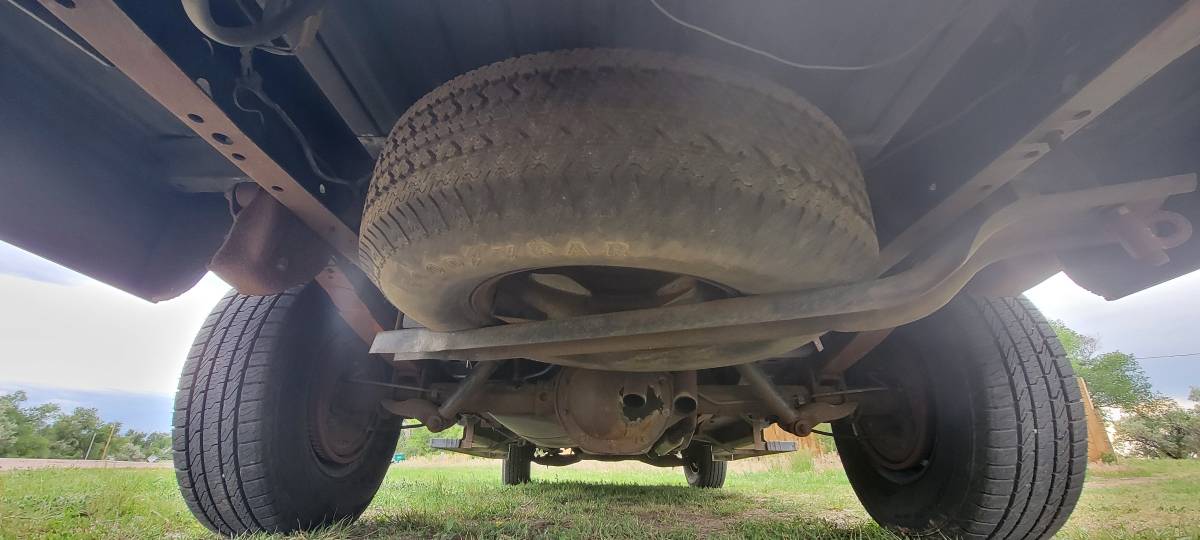 Dodge-ram-d150-1984-black-12