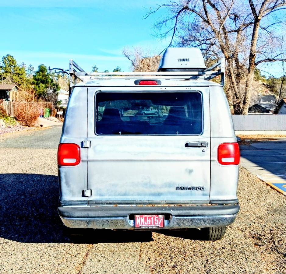 Dodge-ram-van-1500-1996-grey-4