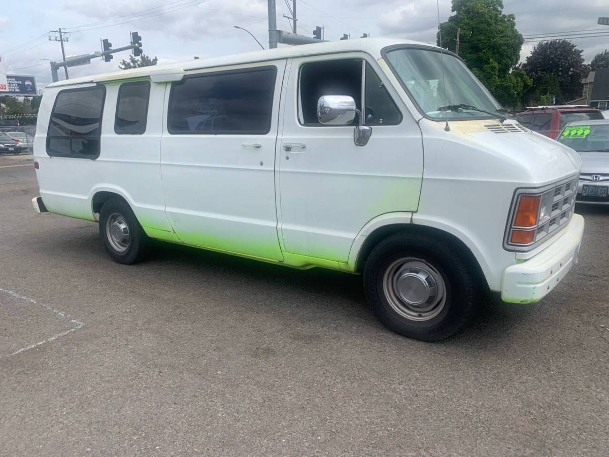Dodge-ram-van-1990-white-18