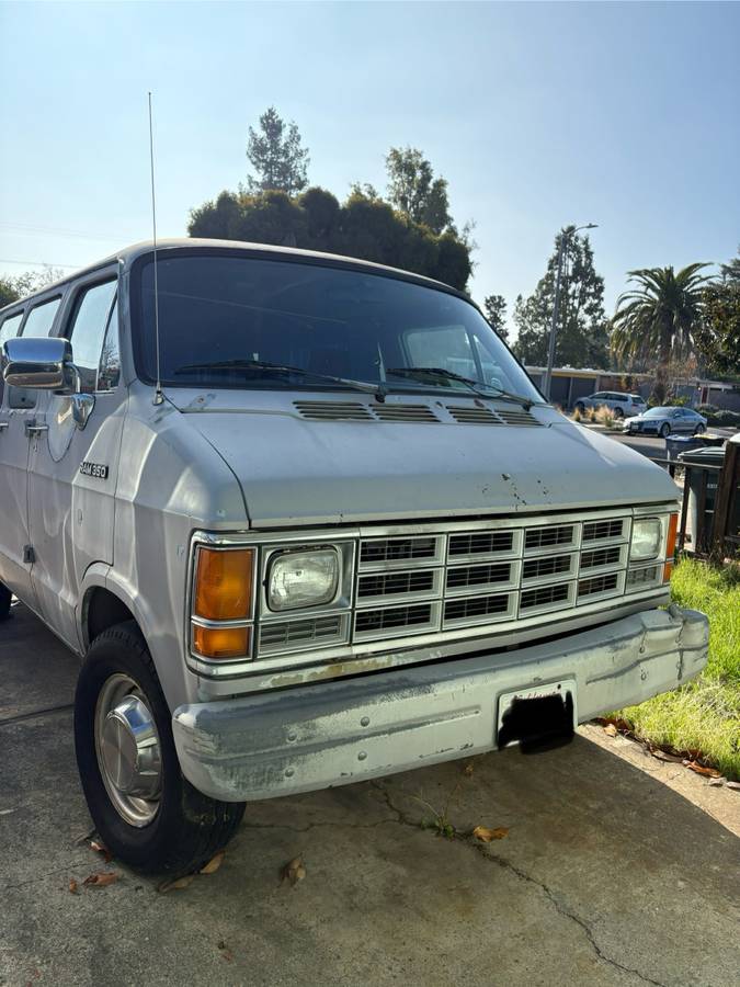 Dodge-ram-van-b250-1991-grey