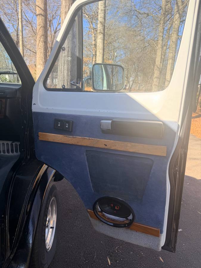 Dodge-ram-van-b250-1993-black-18