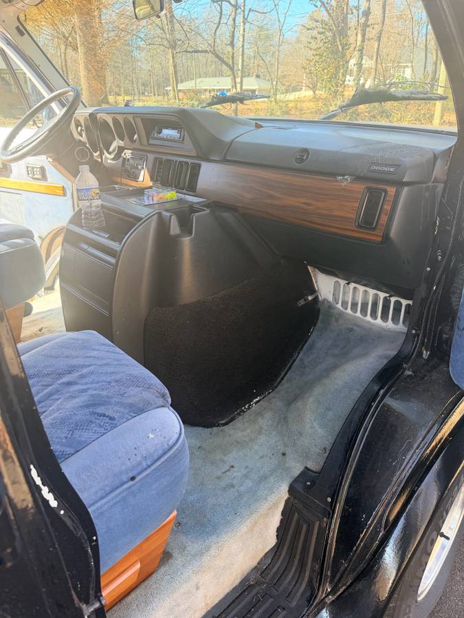 Dodge-ram-van-b250-1993-black-19