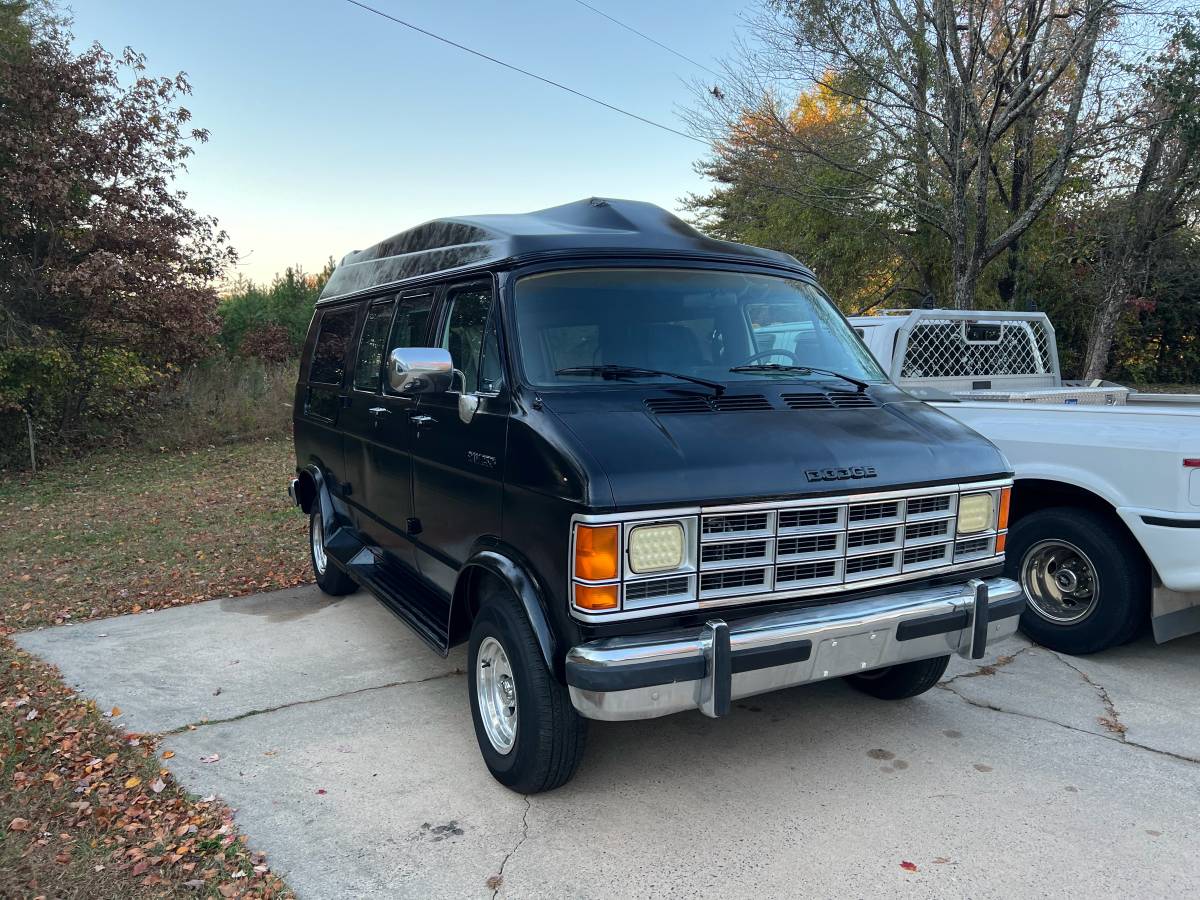 Dodge-ram-van-b250-1993-black-3