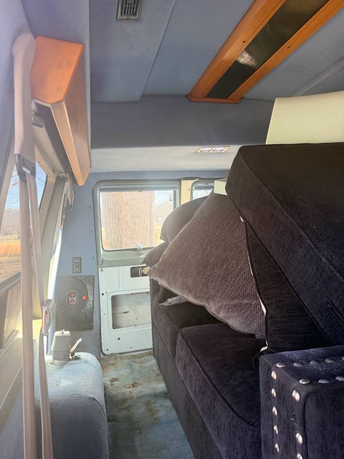 Dodge-ram-van-b250-1993-black-4